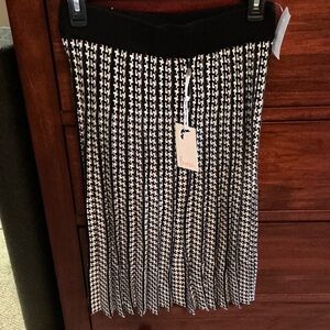 Black and White Pleated Houndstooth-Style Midi Skirt with Knit Waistband